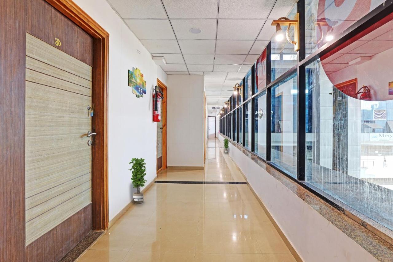 Hotel Solitaire, Best Luxurious Hotel Ac Rooms In Surat Exterior photo